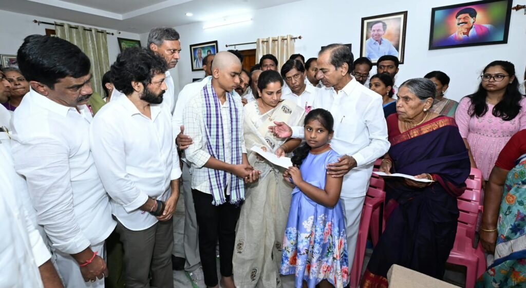 పెద్ది కుటుంబానికి కేసీఆర్ రూ.2.25 కోట్ల ఆర్థికసాయం