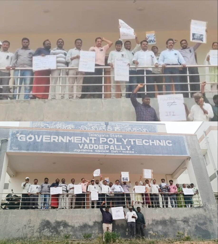 పాలిటెక్నిక్ కాలేజీల విలీనాన్ని వ్యతిరేకిస్తూ వడ్డేపల్లిలో ధర్నా