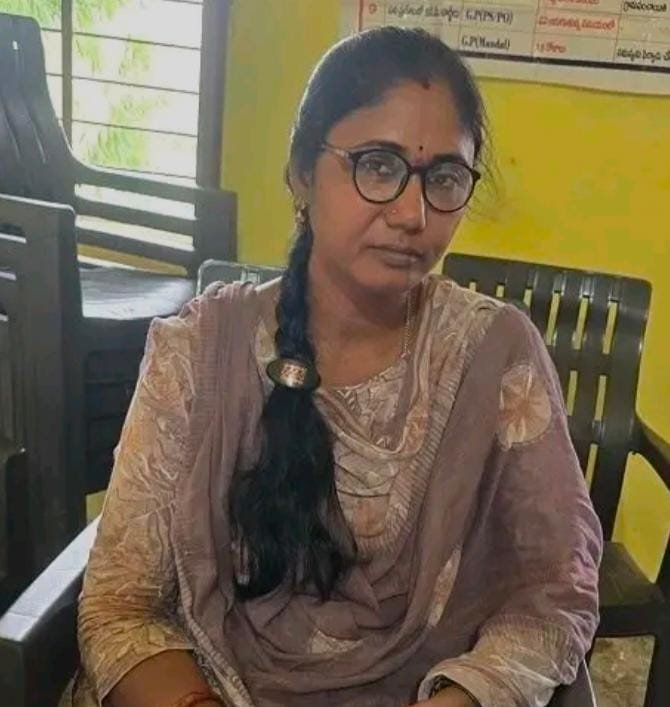 వరలక్ష్మీ వ్రతం రోజే లంచం తీసుకుంటూ ఏసీబీ వలలో  వరలక్ష్మి