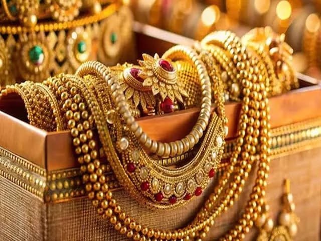 స్వల్పంగా పెరిగిన బంగారం ధరలు