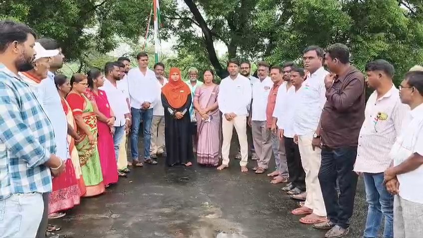 సింగిరెడ్డిపల్లెలో బెల్ట్‌ షాపులకు సమయాల కేటాయింపు.. సర్పంచ్ భర్త తీరుపై చర్చ