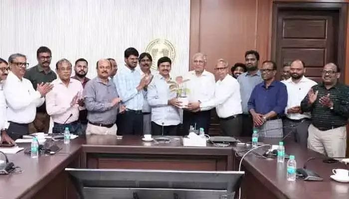 ఇందిరమ్మ ఇళ్లకు రూ.230కే సిమెంట్ బస్తా:మంత్రి పొంగులేటి
