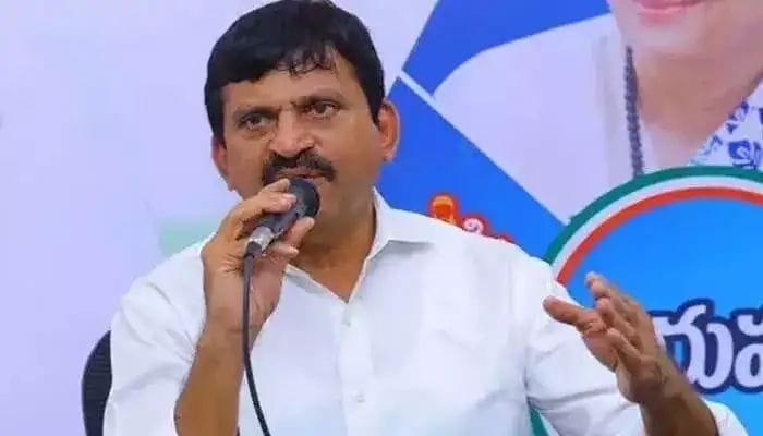 ఇంటి దొంగలకు మంత్రి పొంగులేటి క్లాస్..!