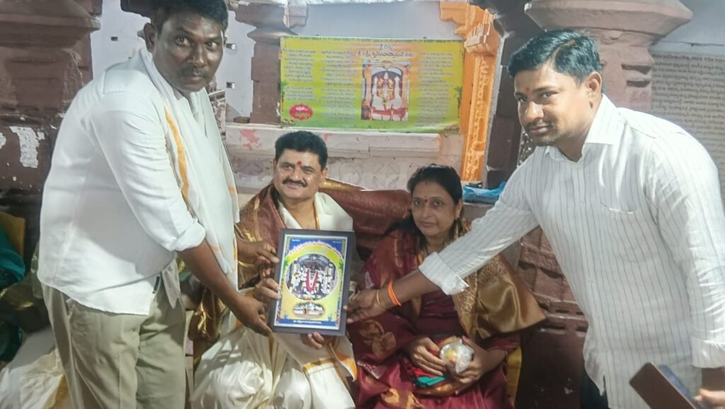 సుందిళ్ల లక్ష్మీనరసింహ స్వామిని దర్శించుకున్న పెద్దపల్లి డీసీపీ